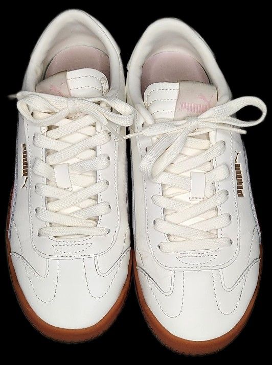 Puma Club 5v5 Womens Sneaker Warm White with pink stripe and Gold accents 🔥🔥🔥
