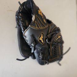 BASEBALL GLOVES