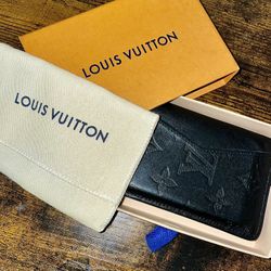 LOUIS VUITTON Wallet (authentic)