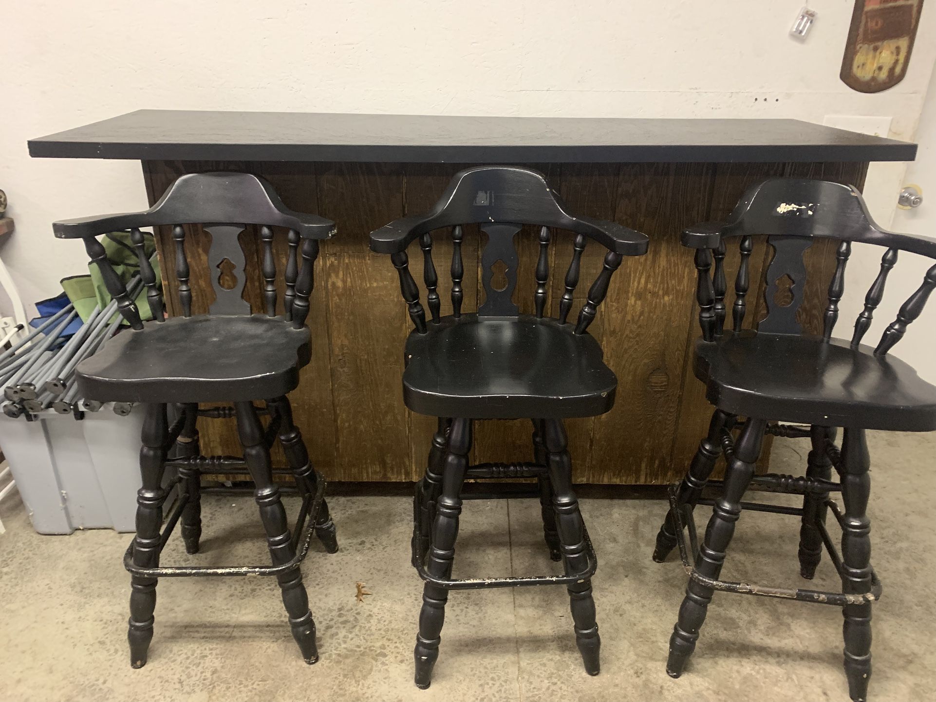 Bar With 3 Swivel Chairs