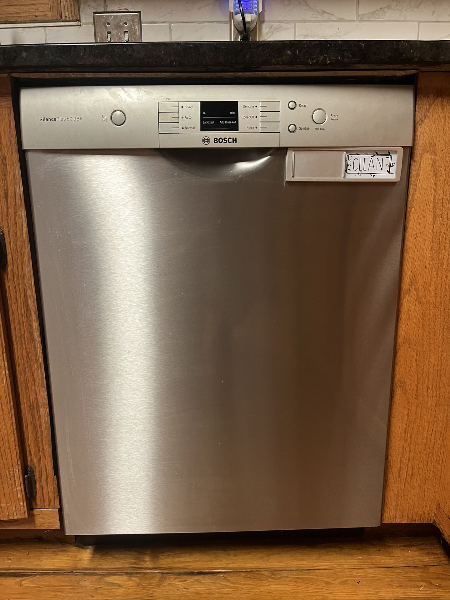 Bosch SilencePlus 50 dBA Dishwasher – Stainless Steel – Gently Used (2024)