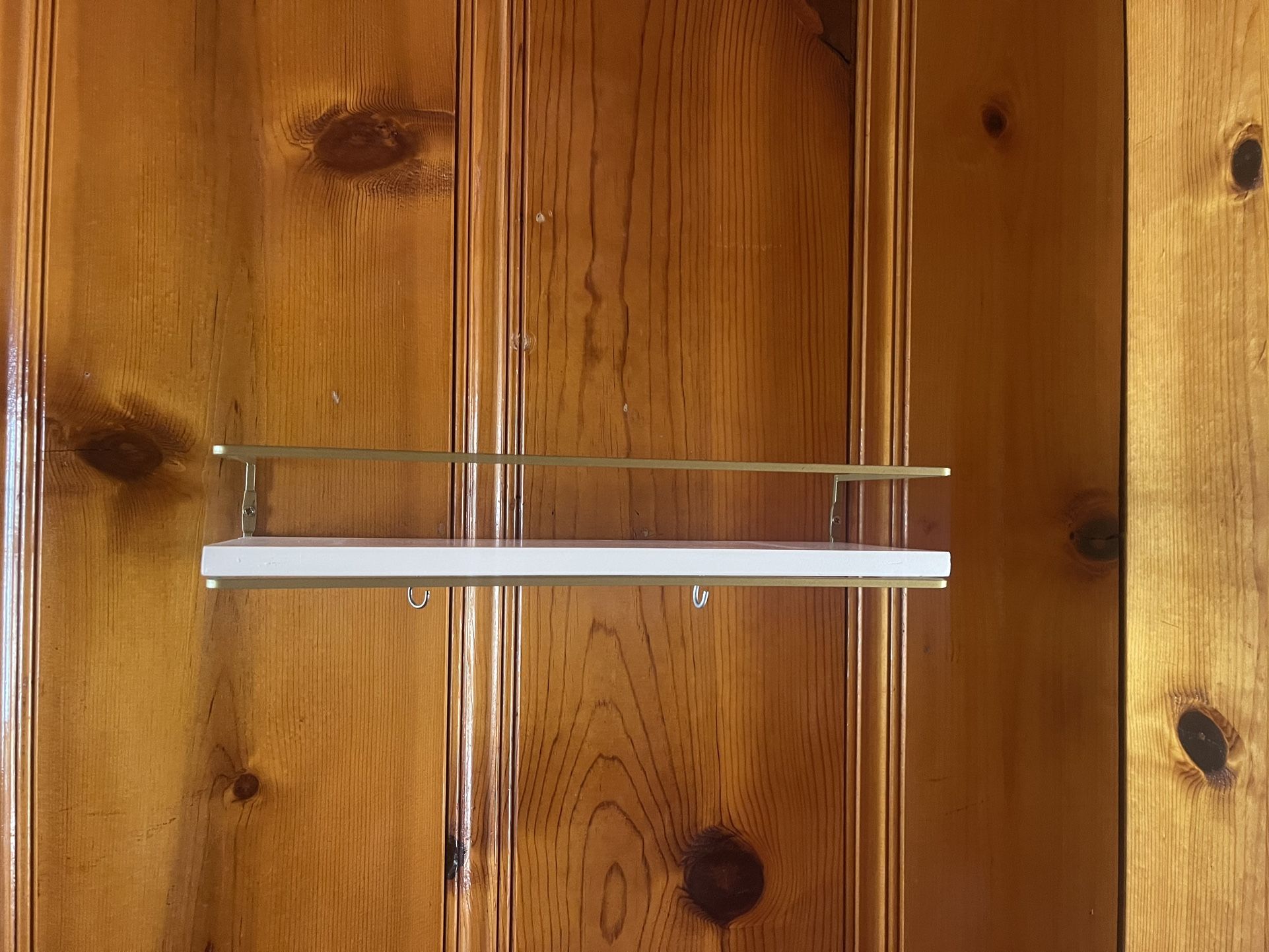 Shelf hanging white and gold