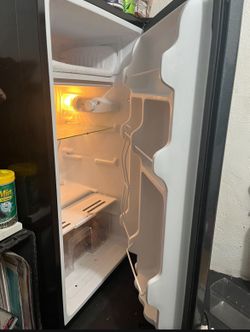 Mini refrigerator!! $25 17 X 34