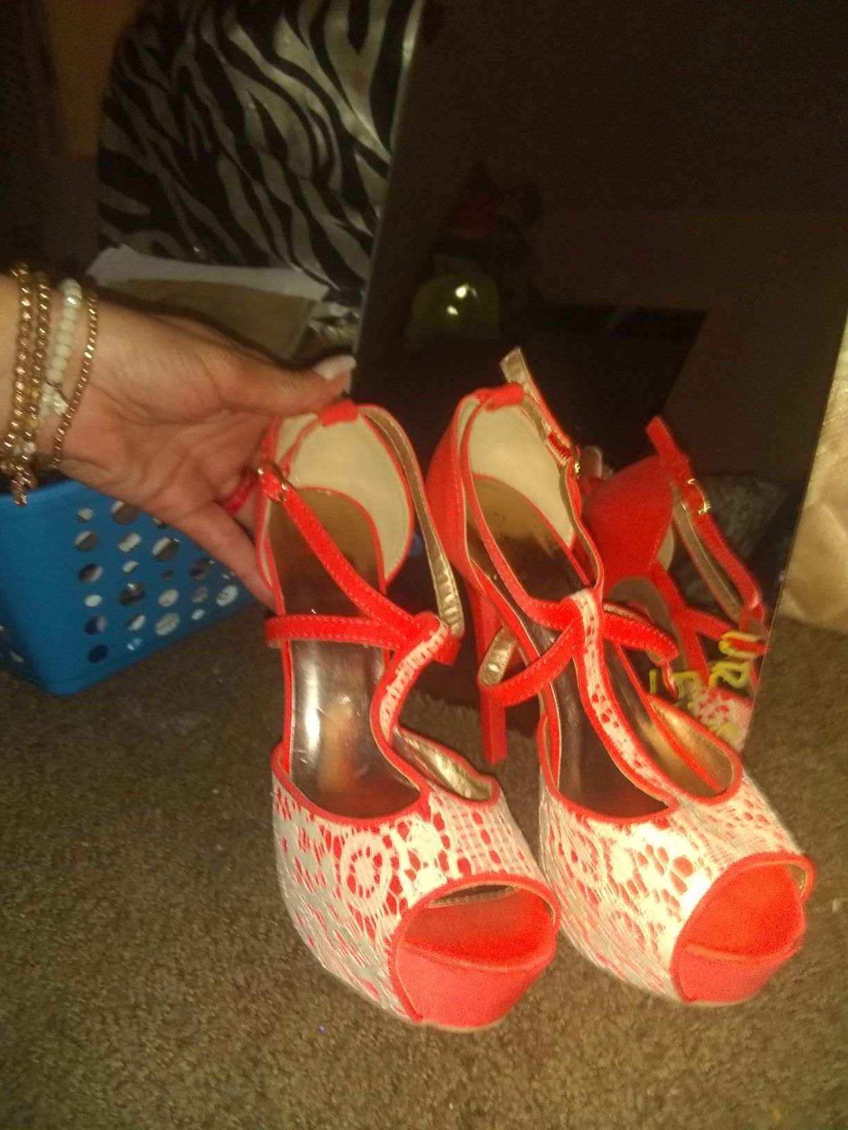 QUPID size 8 heels