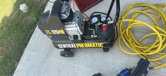 125 psi Air tank with a 21 inch nail gun with hose