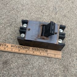 100 Amps Breakermain