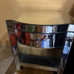 Beautiful   Mirrored Nightstand  Silver Mirrored Glass Side Lamp Ann Table