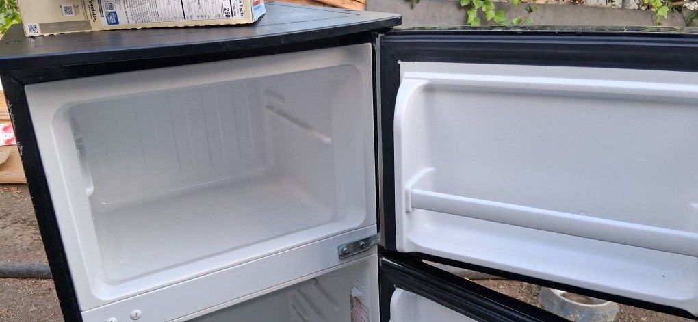 Magic Chef Mini Fridge