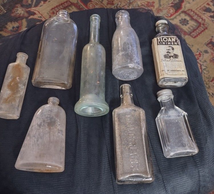 LOT OF VINTAGE/ANTIQUE BOTTLES♥️