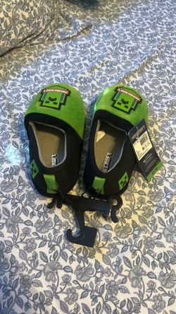 Minecraft slippers - size 11/12 kids
