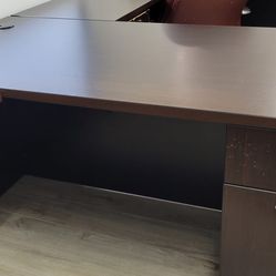 Executive L-shaped desk