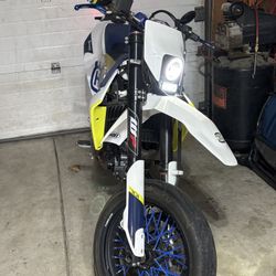 2018 Husqvarna 701 701 supermoto