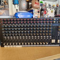 Mackie LM-3204 MIXER