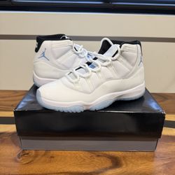 Jordan 11 Retro Legend Blue (2024) - White / Legend Blue / Black - BRAND NEW / DEADSTOCK (MENS SIZE 12) 