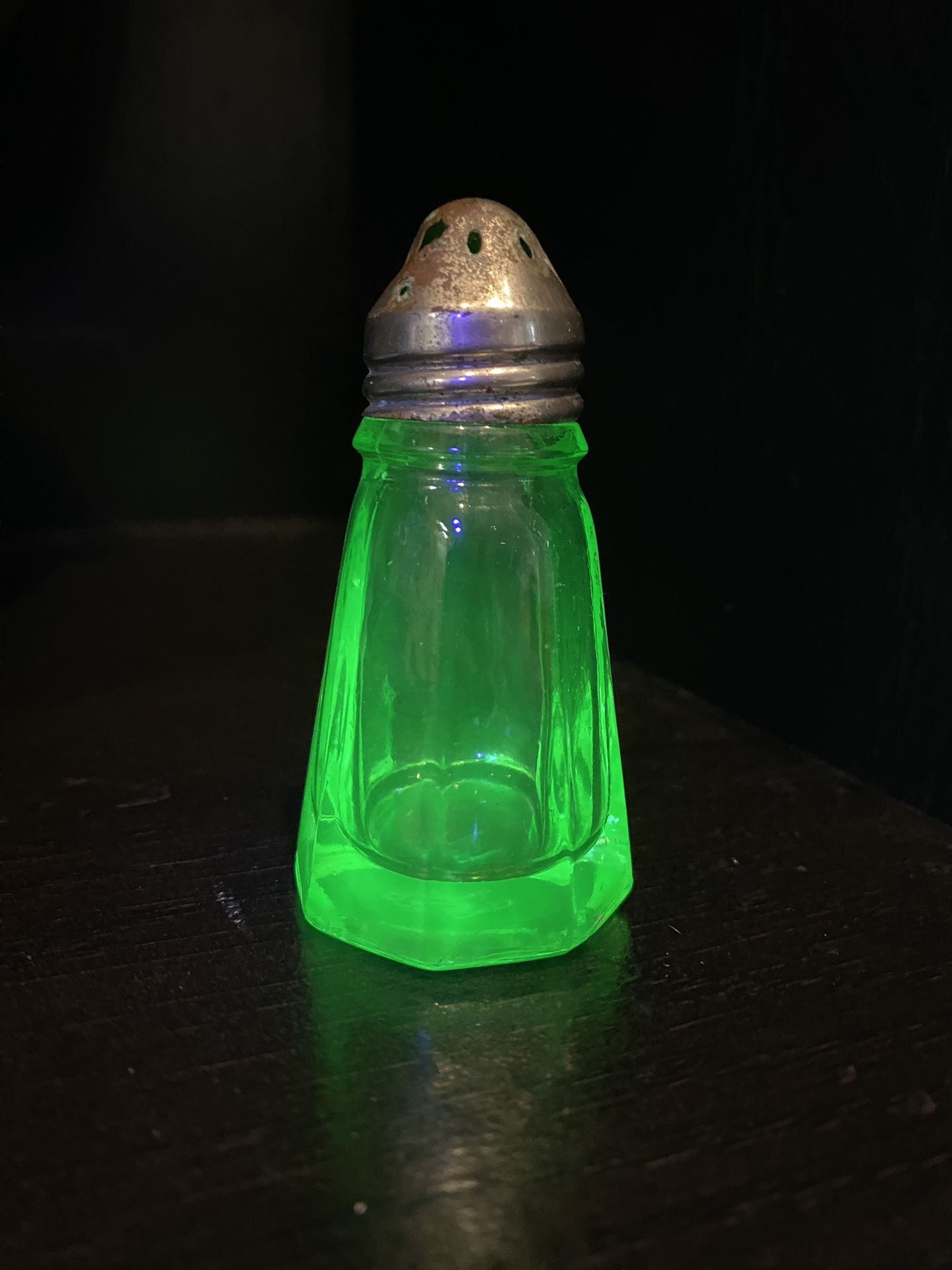 Antique Vintage Green Uranium Vaseline Depression Glass Art Deco Hazel Atlas Salt Pepper Shaker