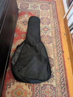Soft shell guitar case with strap
