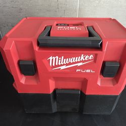 Milwaukee M12 Vaccum