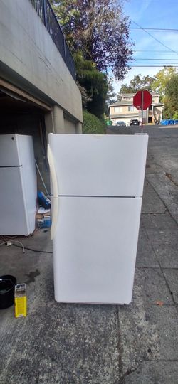 Frigidaire Refrigerator- Can Deliver