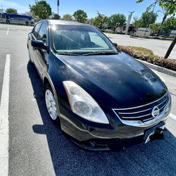 2010 Nissan Altima, Runs Great