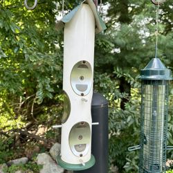 Iron Bird Feeder Stand And (3) Feeders
