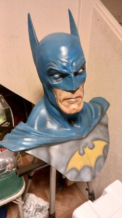 BATMAN WALL STATUE 