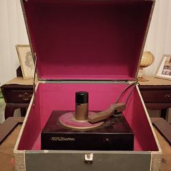 RCA Victor Record Player Phonograph 45EY3 NOT WORKING Powers Up Hums Bakelite