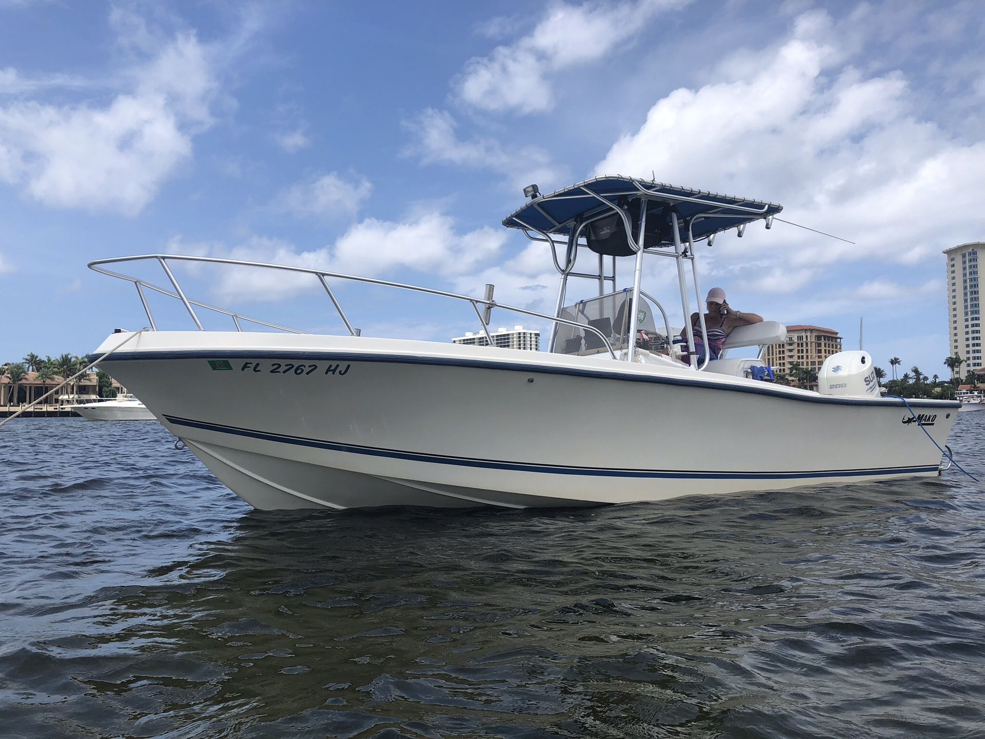 1992 MAKO 211 Classic Center Console for Sale in Pompano Beach FL