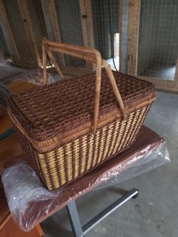 Vintage 1950s wicker picnic basket