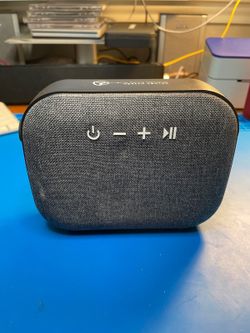 Leed's 7198-18 Gray/Black Wireless Woven Fabric Bluetooth  Speaker