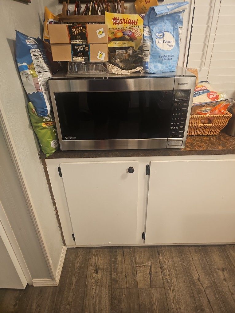 Panasonic Microwave 1250 Watts 