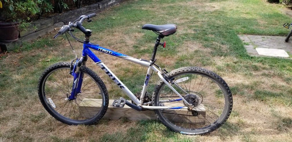 trek 820 mountain bike for sale