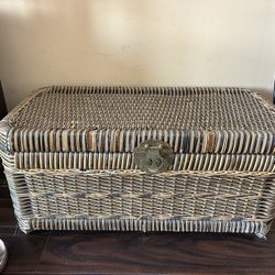 Wicker storage container