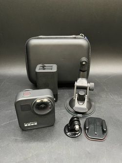 GoPro MAX Waterproof 360 Action Camera 5.6K30 Video 16.6MP W Accessories SPCC1 *7205