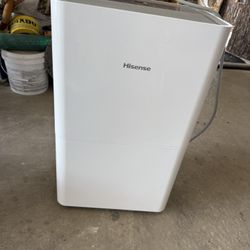 Hisense 1.9-Gallon 50 -Pint 2 -Speed Dehumidifier ENERGY STAR Certified 