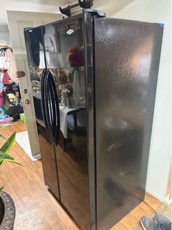 Maytag Refrigerator side by side 26sq ft