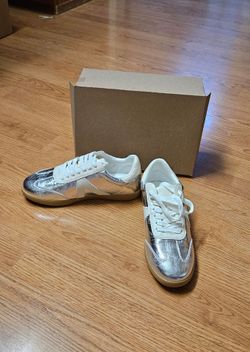 NEW Mia Women shoes size 8.