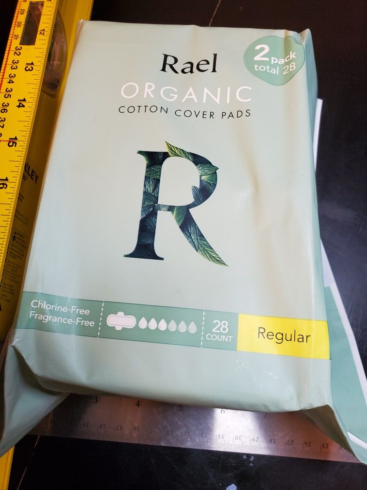 Rael Organic Cotton Cover Pads, Regular absorbency, in a 2-pack totaling 28 pads.
The Rael Pads for Women are organic cotton cover pads with regular