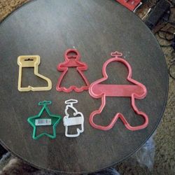 5 Wilton Plastic Cookie Cutters
