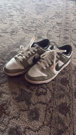 Nike Dunk Low Olive Green Sneaker