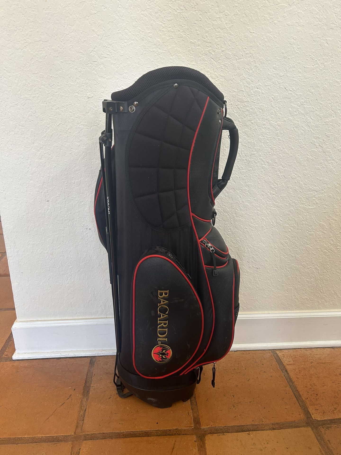 Burberry golf bag first 50 takes it for Sale in Jupiter, FL - OfferUp