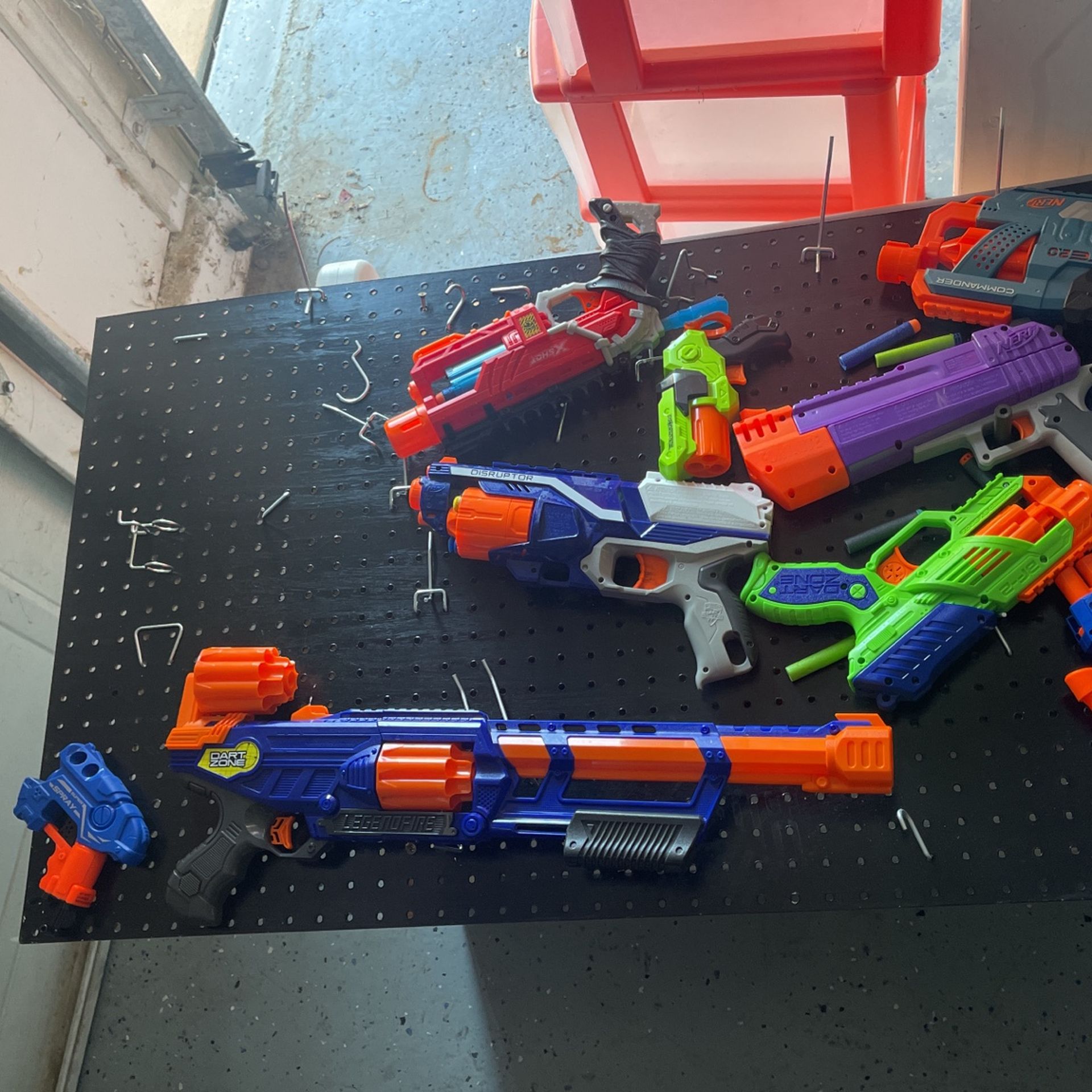Nerf Guns W/hanging Board