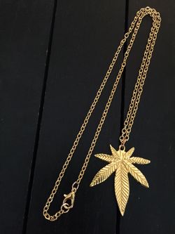 20” Gold Tone Necklace with Gold Tone Leaf Charm