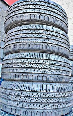 245/55/18 Vendo Un Set De Llantas Marca Goodyear Con Un 80% De Vida Las 4 
