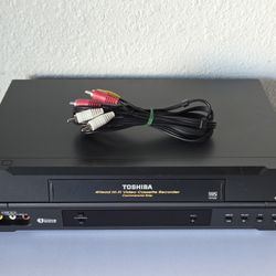 Toshiba W-522 VCR VHS Player 4-Head Hi-Fi Video Cassette Recorder Player With AV Cables