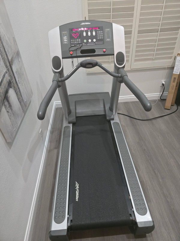 Life Fitness Treadmill