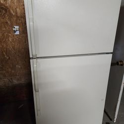 REFRIGERATOR 