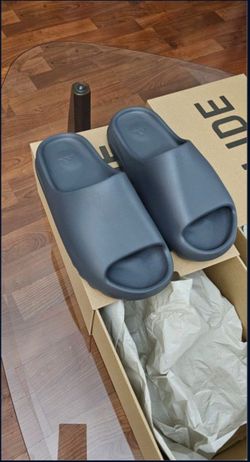  YEEZY SLIDE GRANITE
