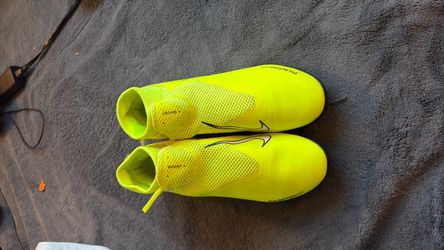Size 10 indoor soccer shoes