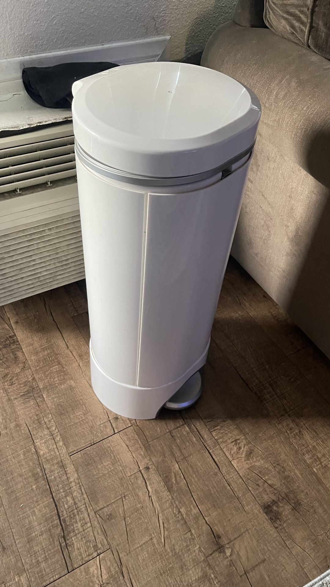 Dirty diaper container bucket