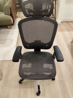 Staples Hyken Ergonomic Mesh Office Chair